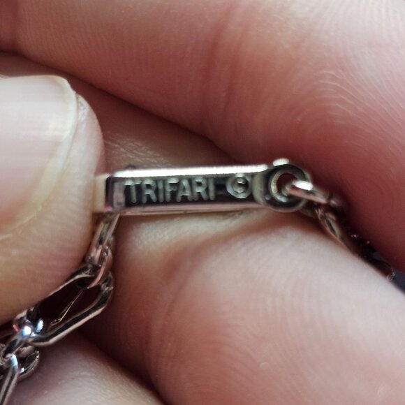 Vintage Trifari Silver-Tone Leaf Necklace 16 Inches Adjustable With Elegant Text - Picture 3 of 9